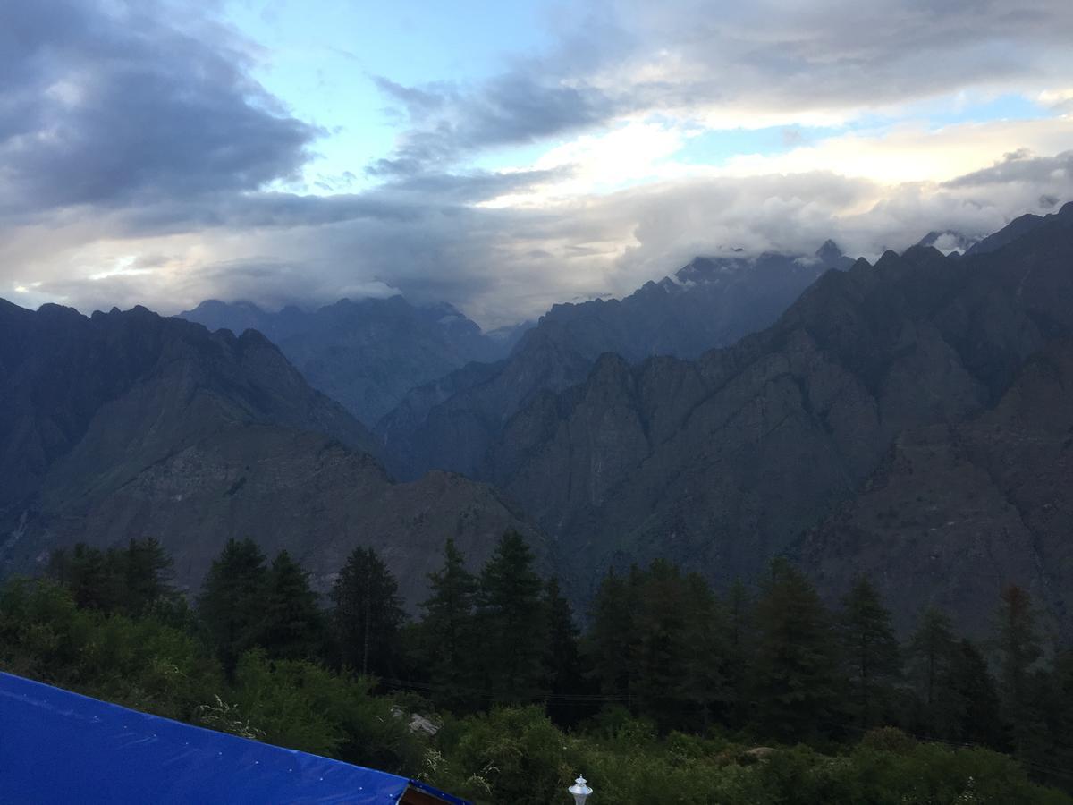 Blue Poppy Resorts Joshīmath Екстериор снимка